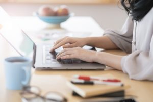 紙とWEBならWEBがおすすめ